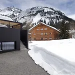 Hotel Alpina Lech - Geborgen In Den Bergen
