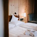 Hotel Alpina - Geborgen In Den Bergen 4*