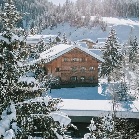 Guest house Alpina Lech - Geborgen In Den Bergen