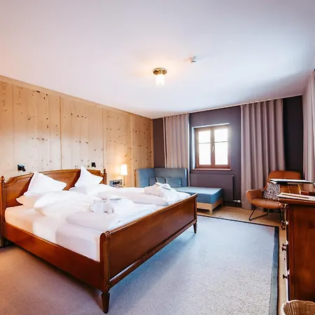Guest house Alpina Lech - Geborgen In Den Bergen