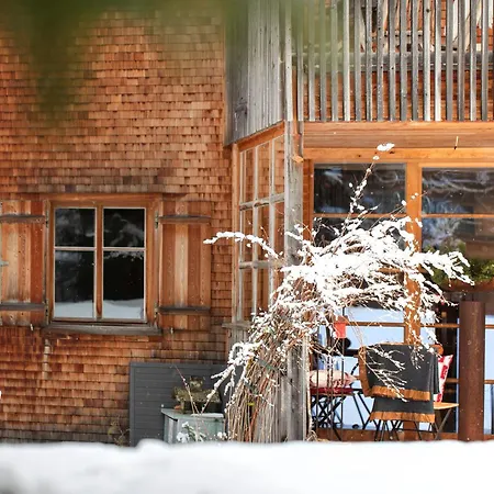 Guest house Alpina Lech - Geborgen In Den Bergen