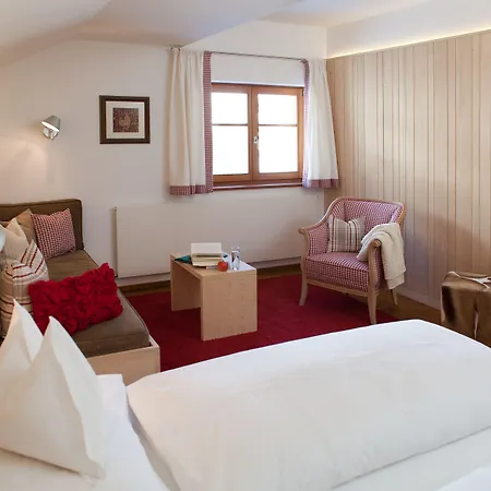 Guest house Alpina Lech - Geborgen In Den Bergen