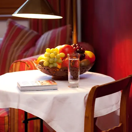 Guest house Alpina Lech - Geborgen In Den Bergen