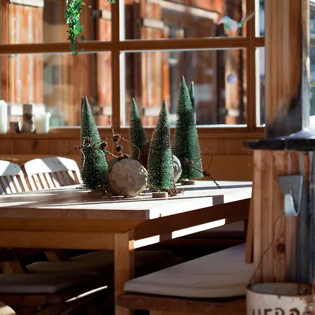 Alpina - Geborgen In Den Bergen