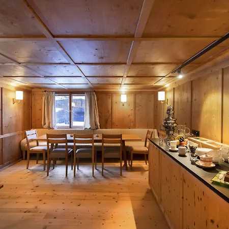 Alpina - Geborgen In Den Bergen Lech