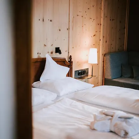 Hotel Alpina Lech - Geborgen In Den Bergen 4*