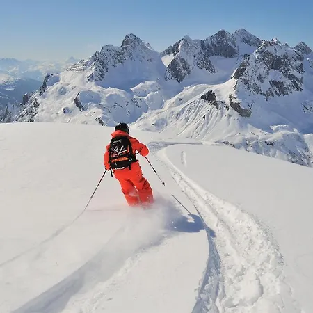 Alpina Lech - Geborgen In Den Bergen