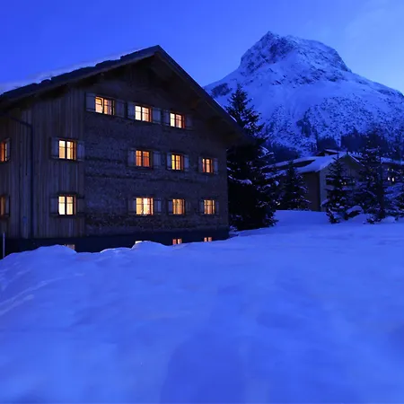 Guest house Alpina Lech - Geborgen In Den Bergen